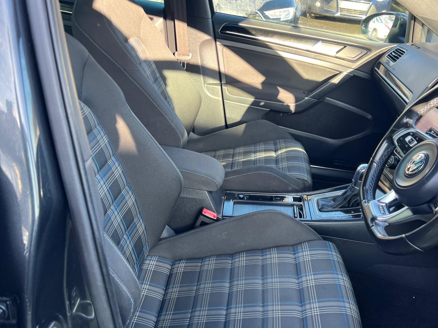 Used Volkswagen Golf 2016 for sale - 77020935: Photo 39