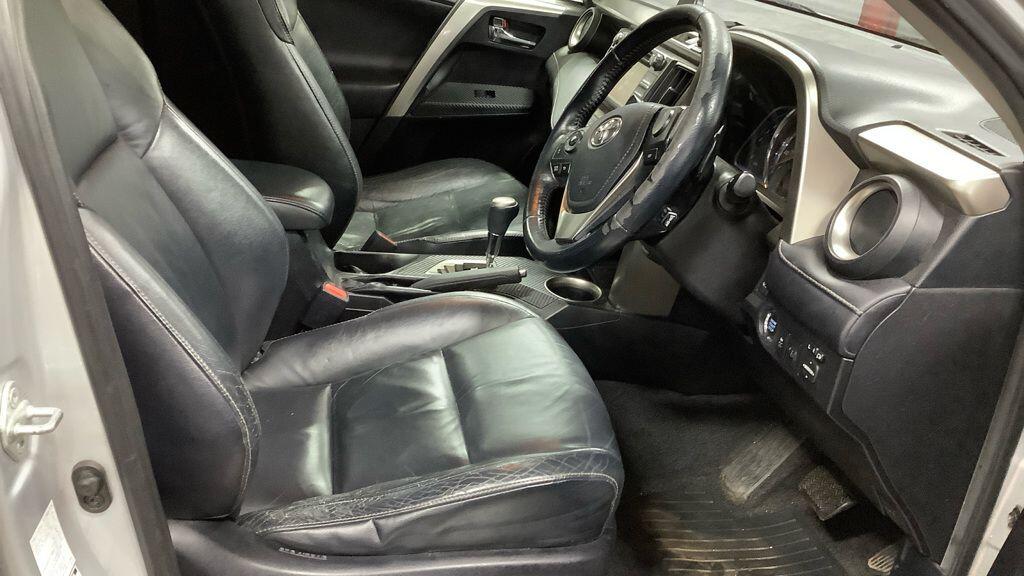 Used Toyota RAV4 2018 for sale - 77305430: Photo 3