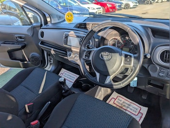 Used Toyota Yaris 2012 for sale - 76042177: Photo