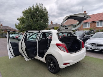 Used Toyota Yaris 2012 for sale - 76042177: Photo