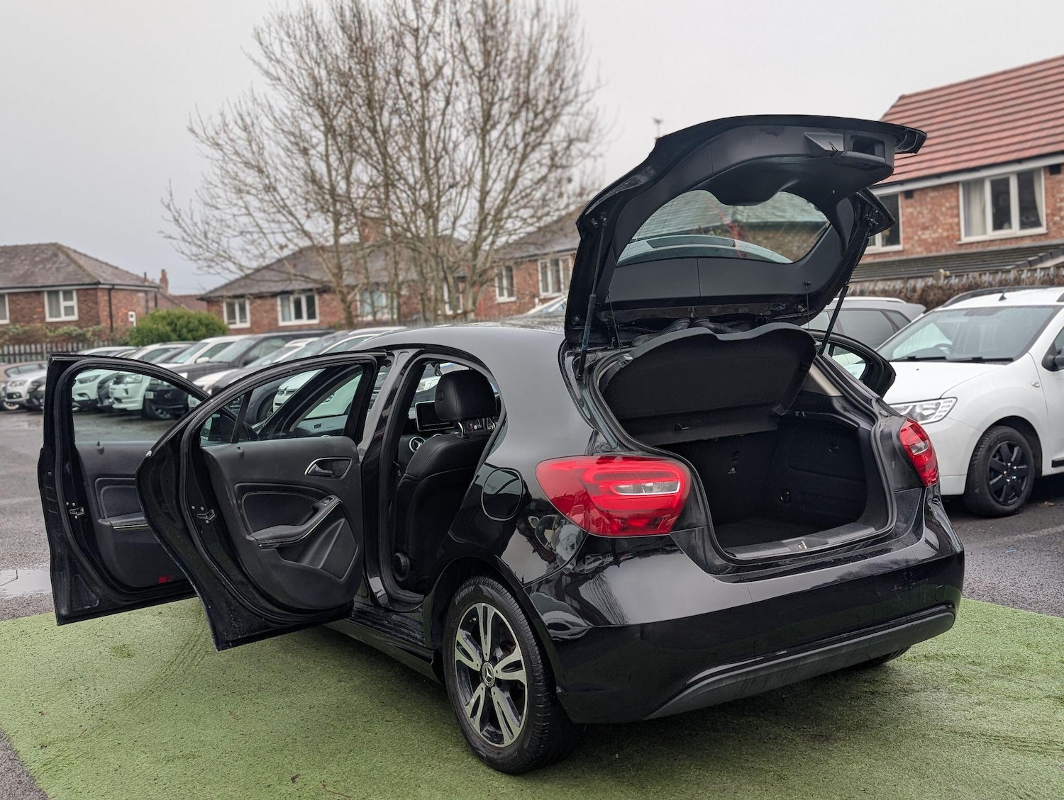 Used Mercedes-Benz A-Class 2017 for sale - 76989907: Photo 3