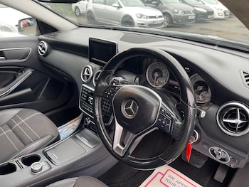 Used Mercedes-Benz A-Class 2015 for sale - 76306921: Photo 2