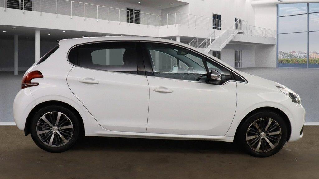 Used Peugeot 208 2016 for sale - 76360284: Photo 5