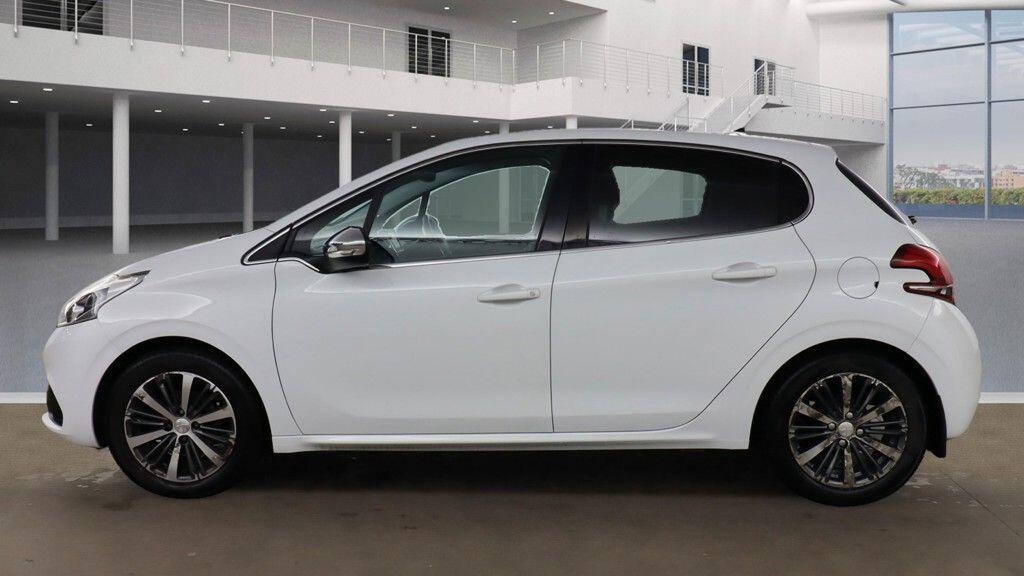 Used Peugeot 208 2016 for sale - 76360284: Photo 6