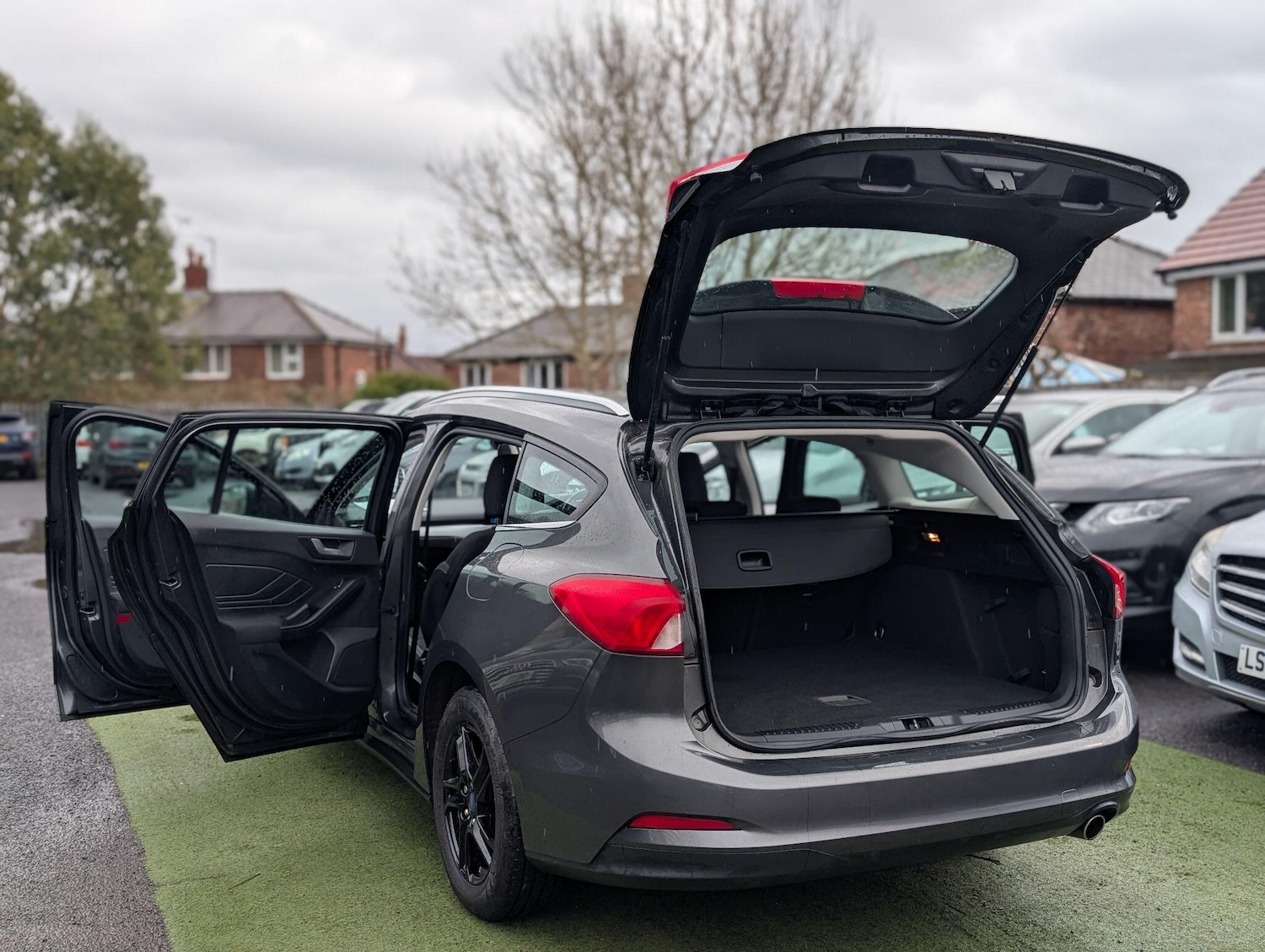 Used Ford Focus for sale - 77940792: Photo 3