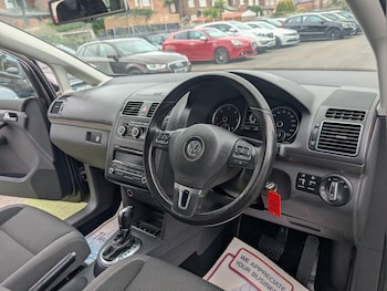 Used Volkswagen Touran 2014 for sale - 76259531: Photo 2