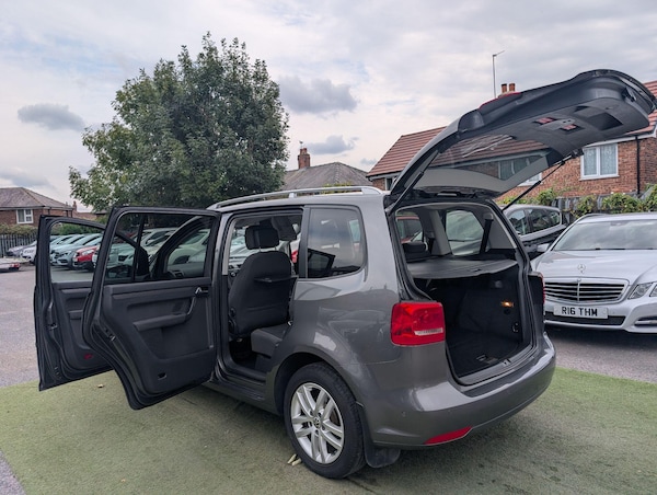 Used Volkswagen Touran 2014 for sale - 76259531: Photo 3