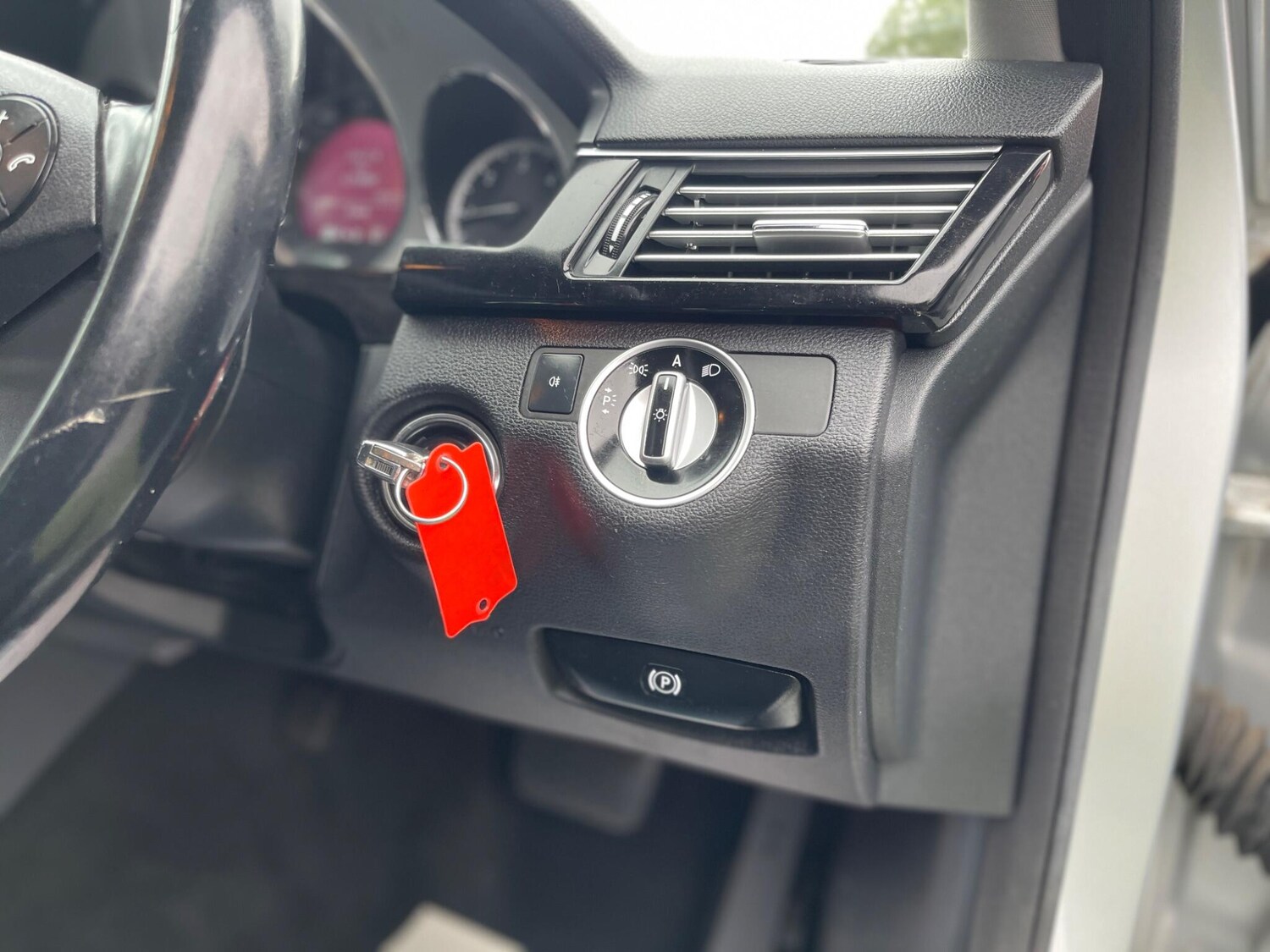 Used Mercedes-Benz E-Class 2011 for sale - 76013833: Photo 88