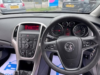 Used Vauxhall Astra 2010 for sale - 76261365: Photo