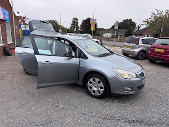 Used Vauxhall Astra 2010 for sale - 76261365: Photo