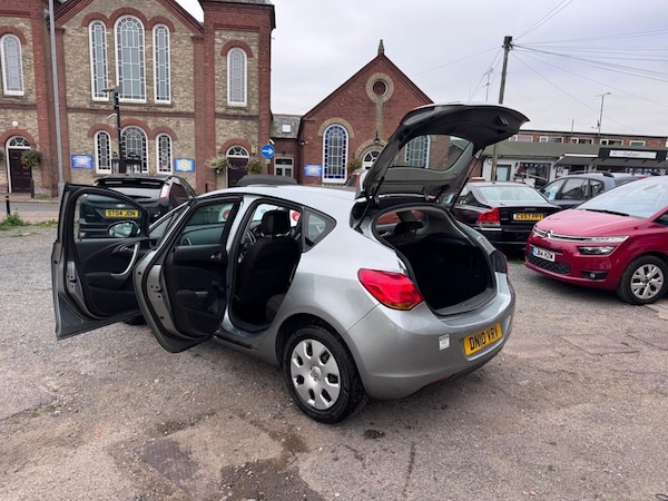 Used Vauxhall Astra 2010 for sale - 76261365: Photo 4