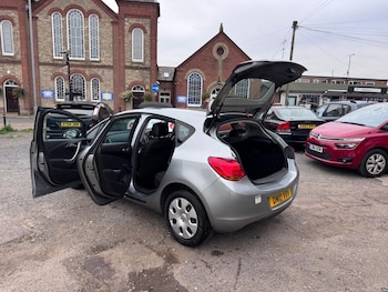 Used Vauxhall Astra 2010 for sale - 76261365: Photo
