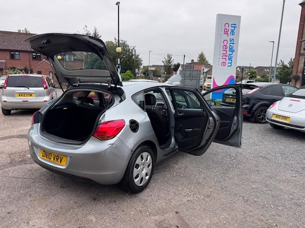 Used Vauxhall Astra 2010 for sale - 76261365: Photo 5