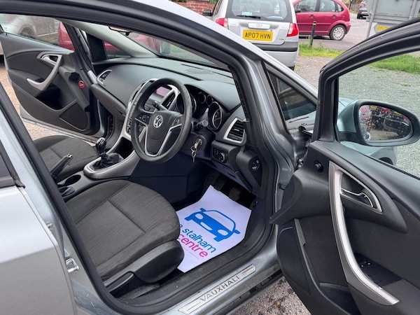 Used Vauxhall Astra 2010 for sale - 76261365: Photo 7