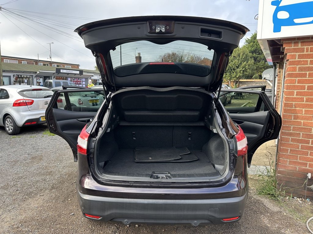 Used Nissan Qashqai 2015 for sale - 76514555: Photo 17