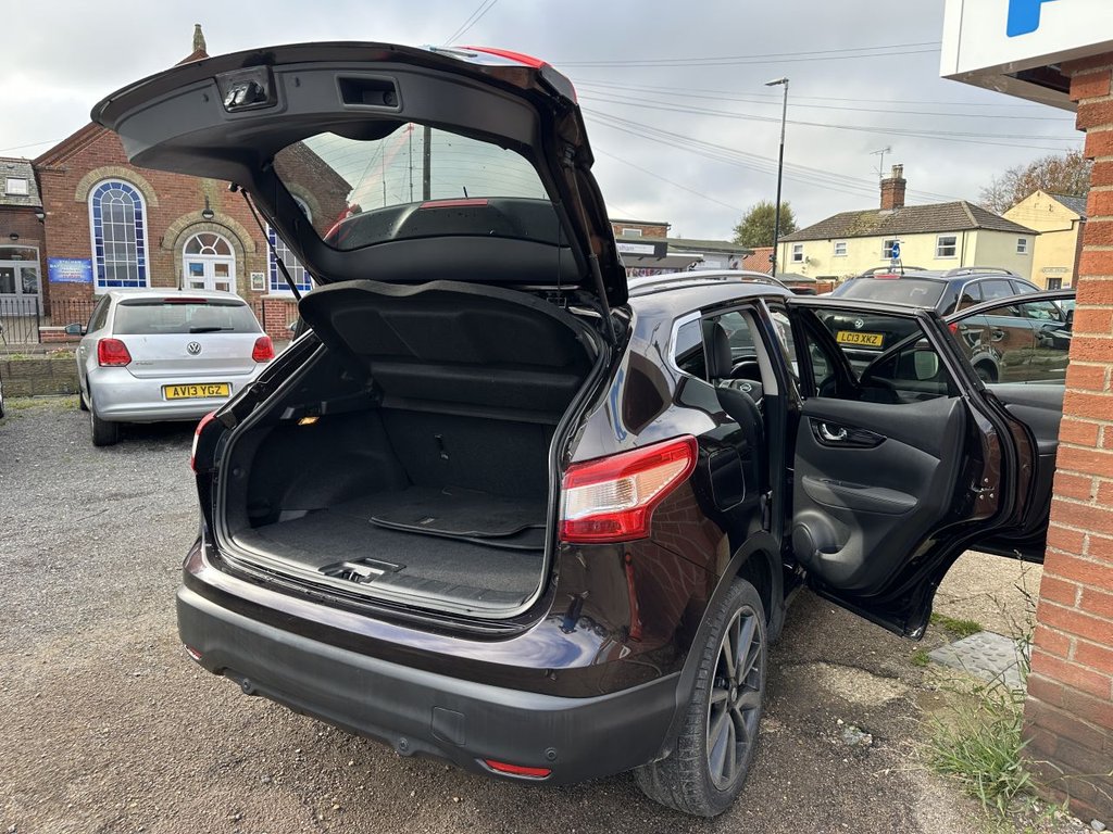 Used Nissan Qashqai 2015 for sale - 76514555: Photo 18