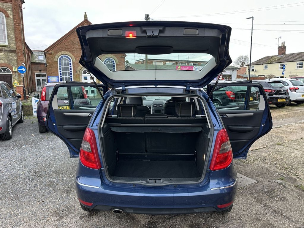 Used Mercedes-Benz A-Class 2012 for sale - 76923455: Photo 16