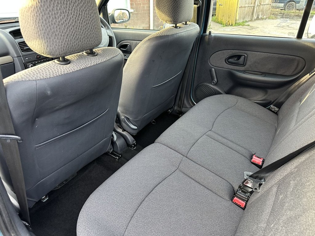 Used Renault Clio 2004 for sale - 76559286: Photo 11