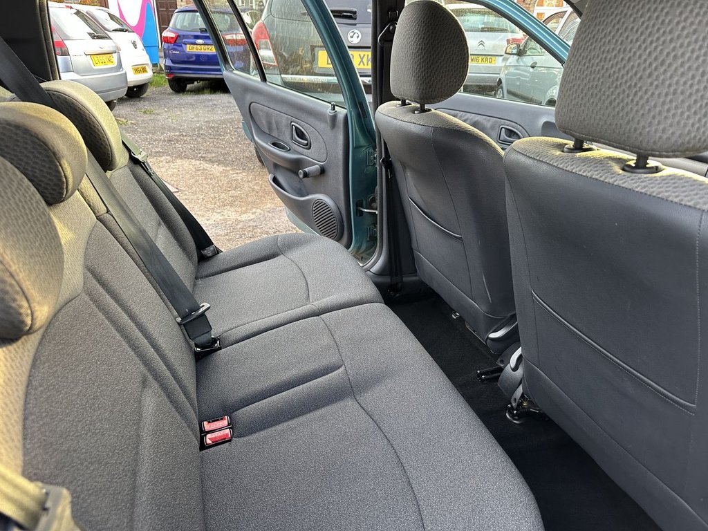 Used Renault Clio 2004 for sale - 76559286: Photo 12