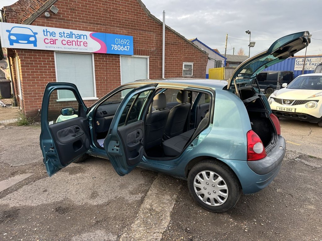 Used Renault Clio 2004 for sale - 76559286: Photo 16