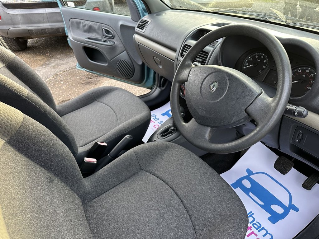 Used Renault Clio 2004 for sale - 76559286: Photo 3