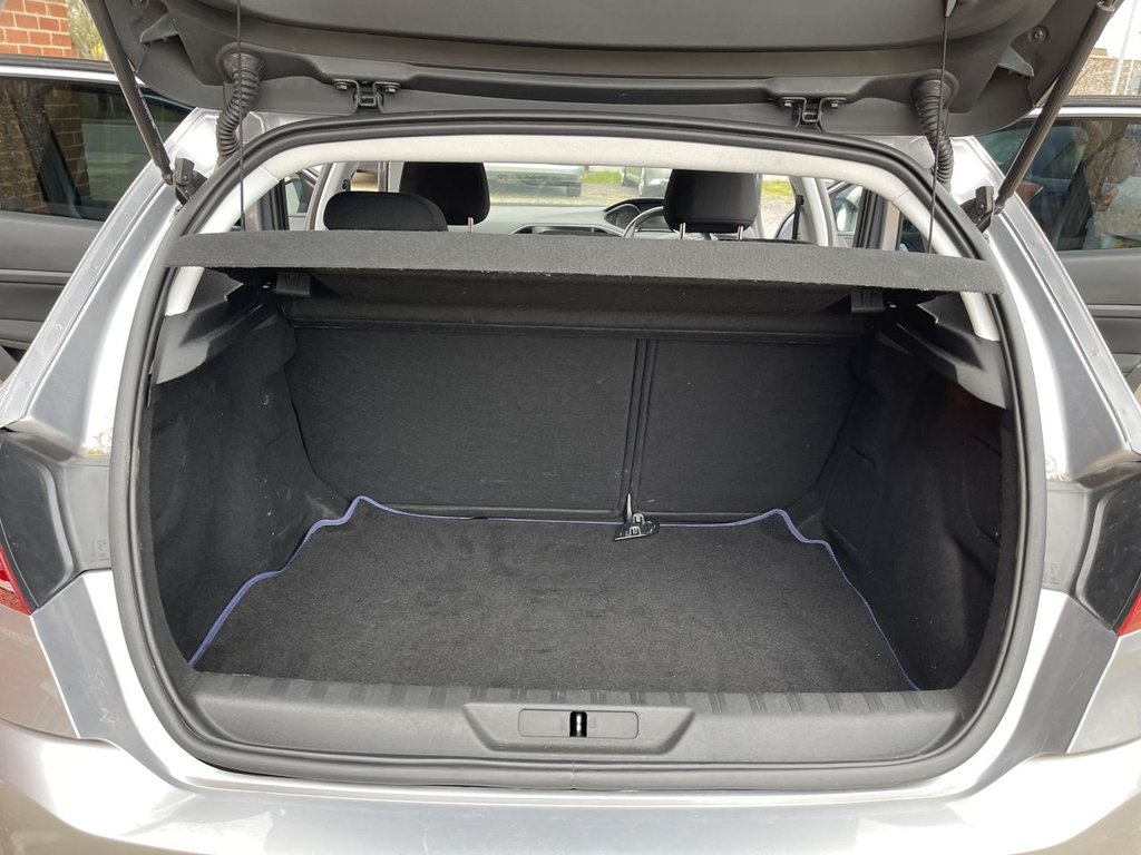 Used Peugeot 308 2015 for sale - 77680872: Photo 15