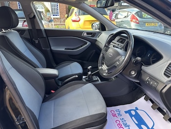 Used Hyundai i20 2015 for sale - 75411400: Photo