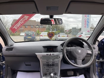 Used Vauxhall Astra 2010 for sale - 77693005: Photo