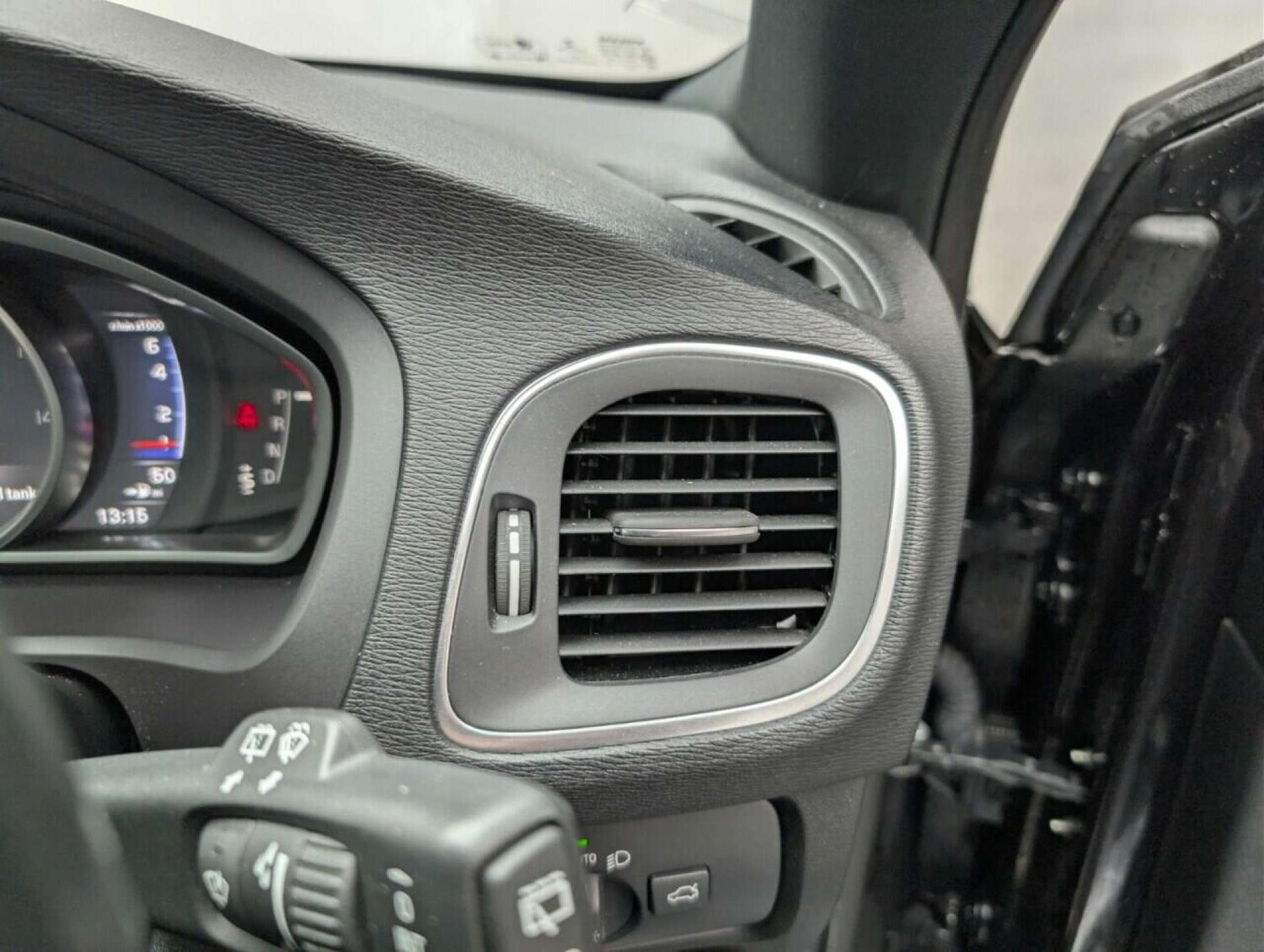 Used Volvo V40 2019 for sale - 77713975: Photo 18