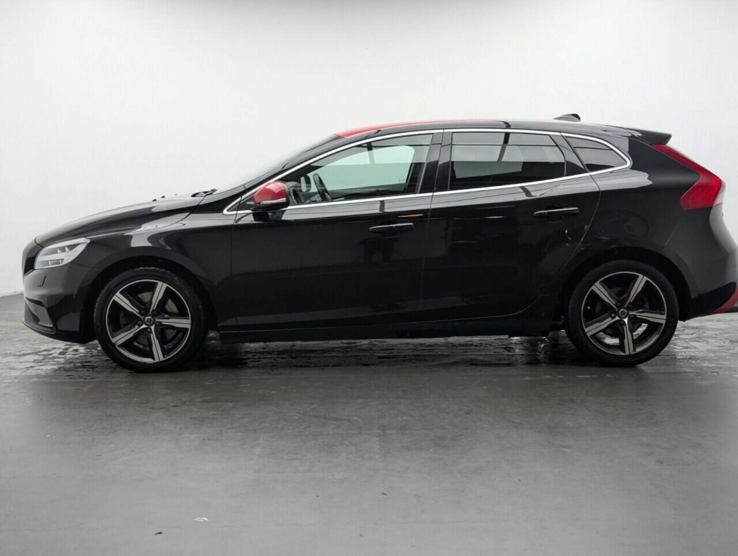 Used Volvo V40 2019 for sale - 77713975: Photo 5