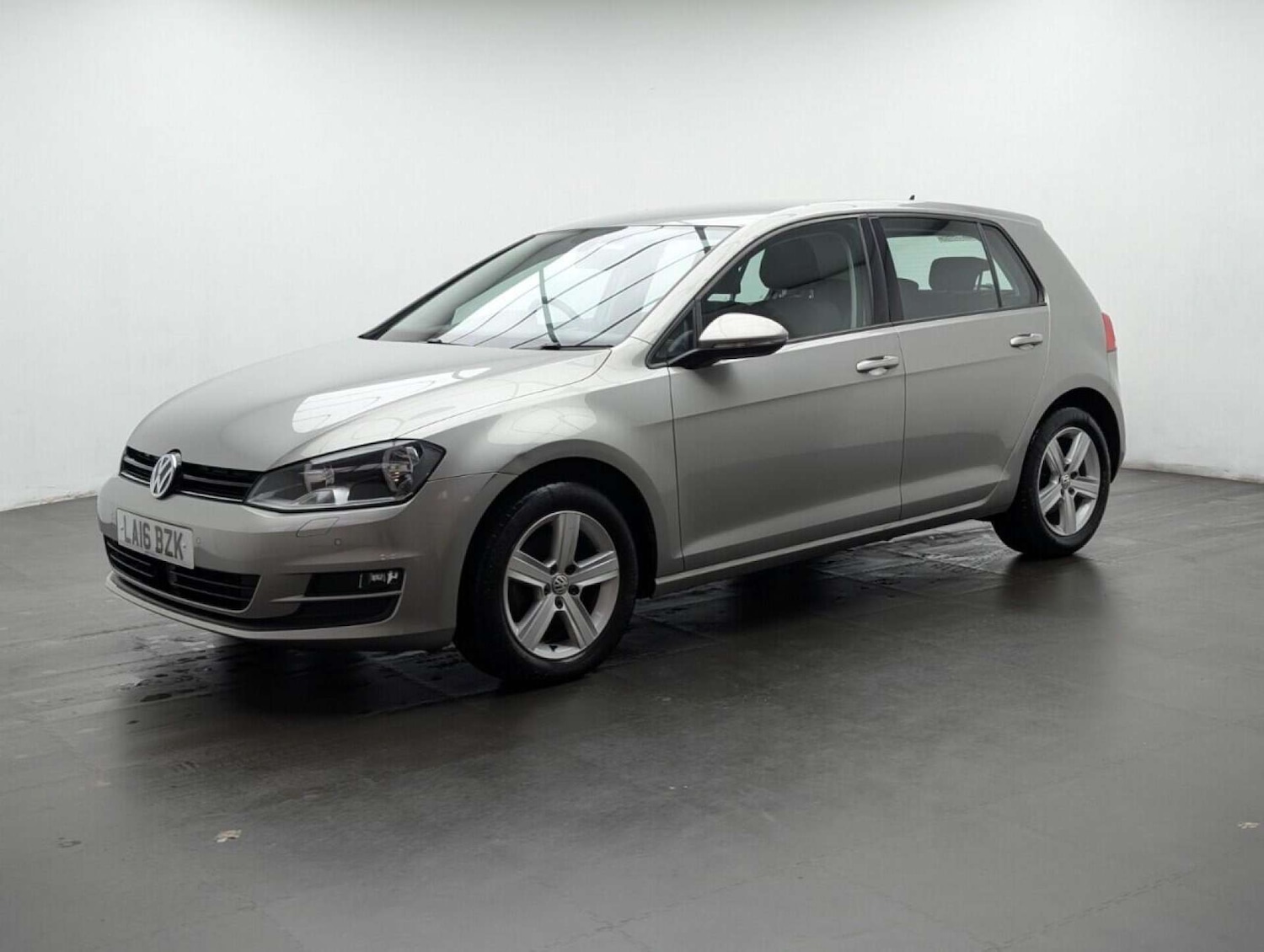 Used Volkswagen Golf 2016 for sale - 77714560: Photo 4