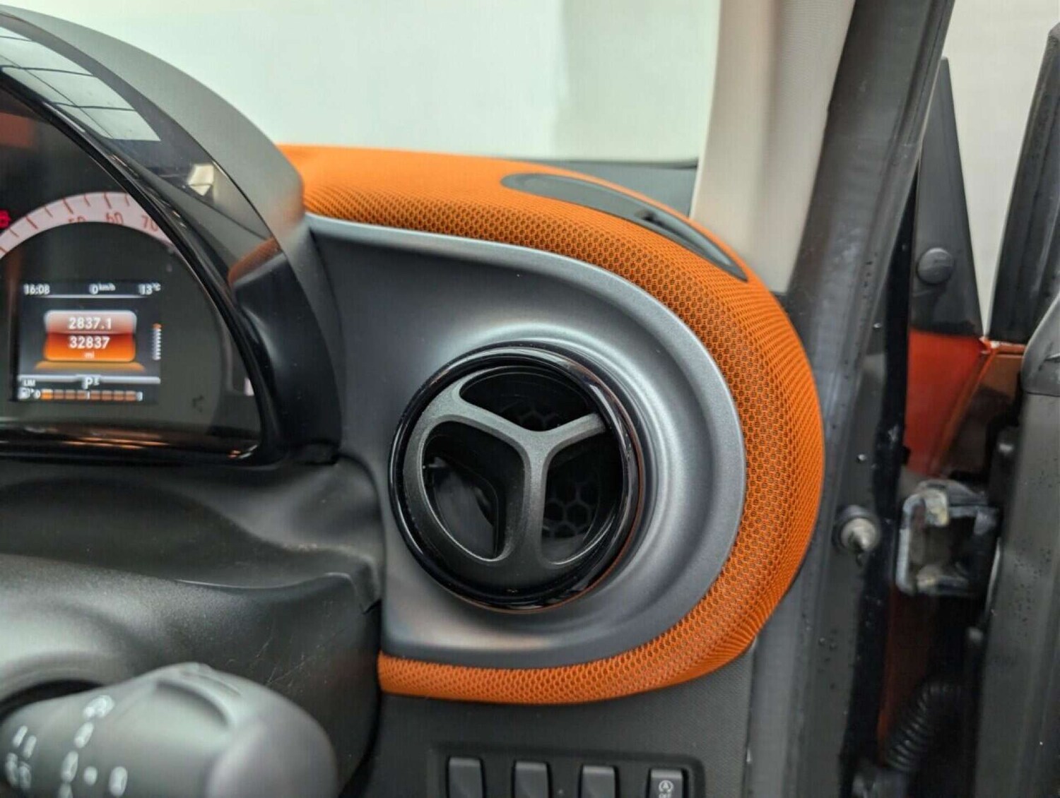 Used smart fortwo 2018 for sale - 77714661: Photo 29