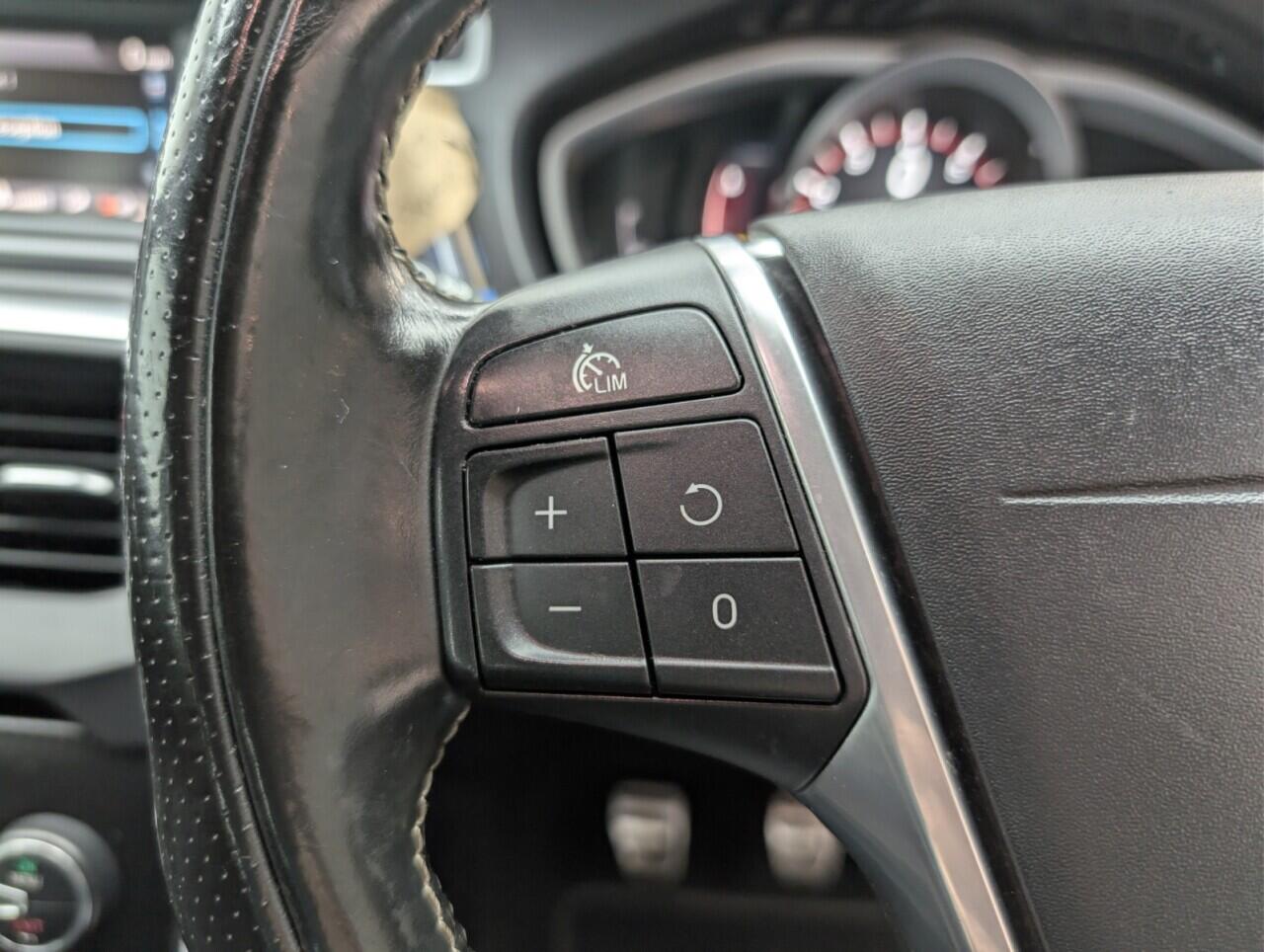 Used Volvo V40 2016 for sale - 76608405: Photo 17