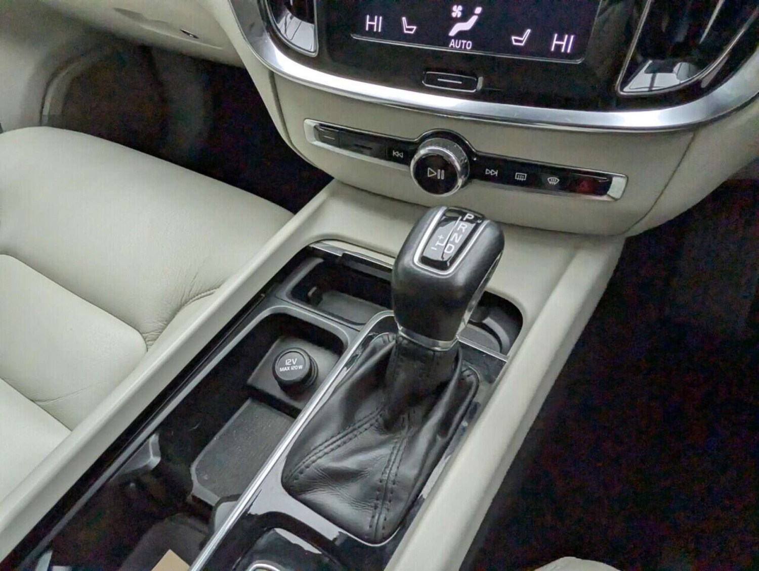 Used Volvo V60 2019 for sale - 77713308: Photo 15