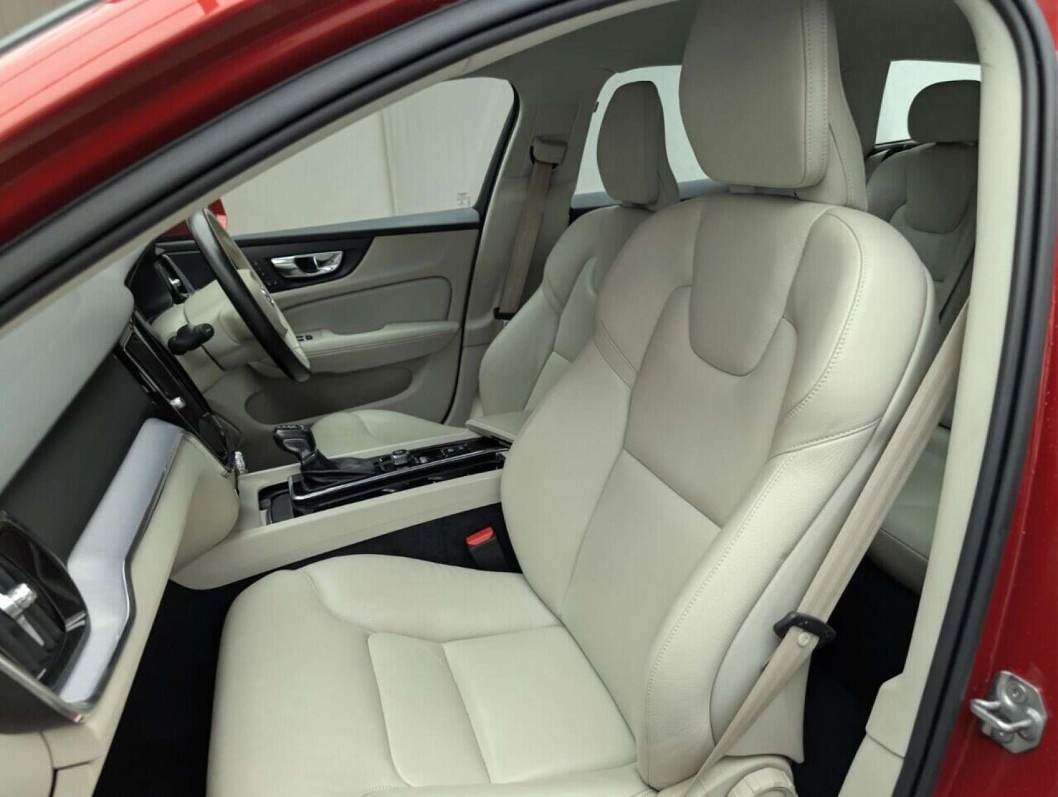 Used Volvo V60 2019 for sale - 77713308: Photo 25