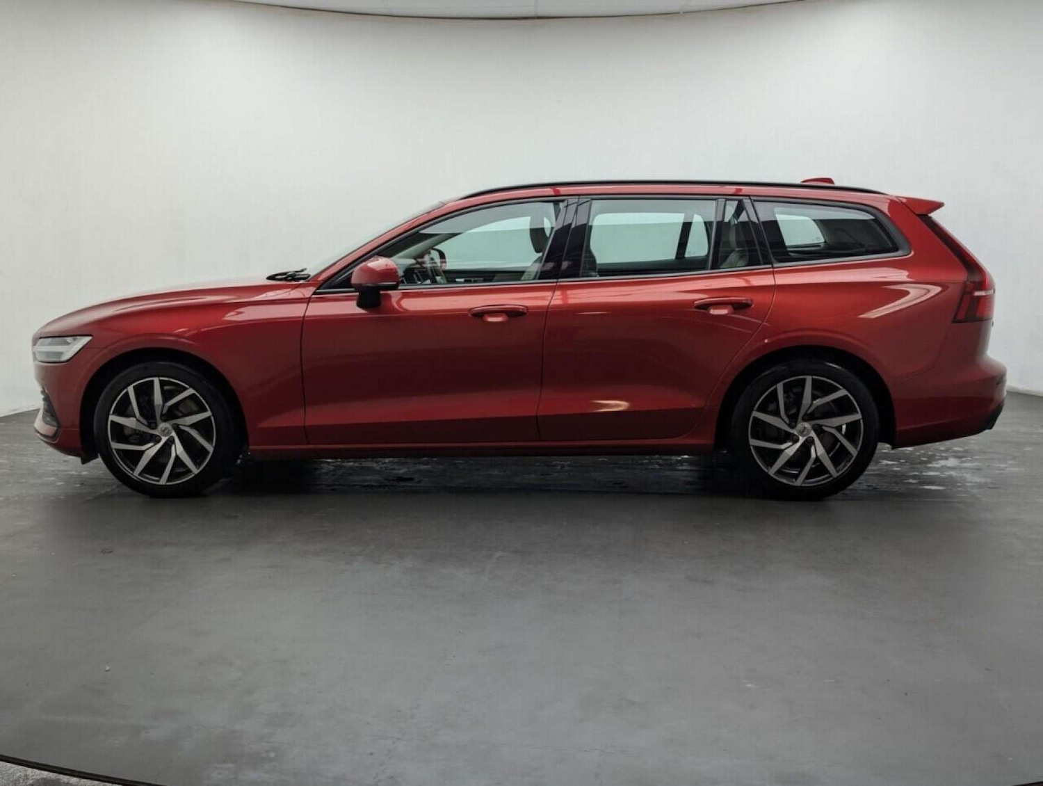 Used Volvo V60 2019 for sale - 77713308: Photo 5