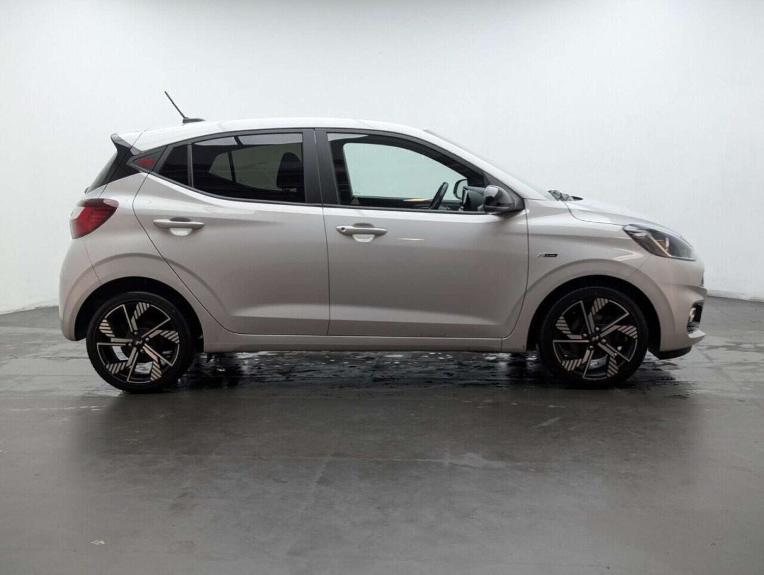 Used Hyundai i10 2024 for sale - 77713524: Photo 9