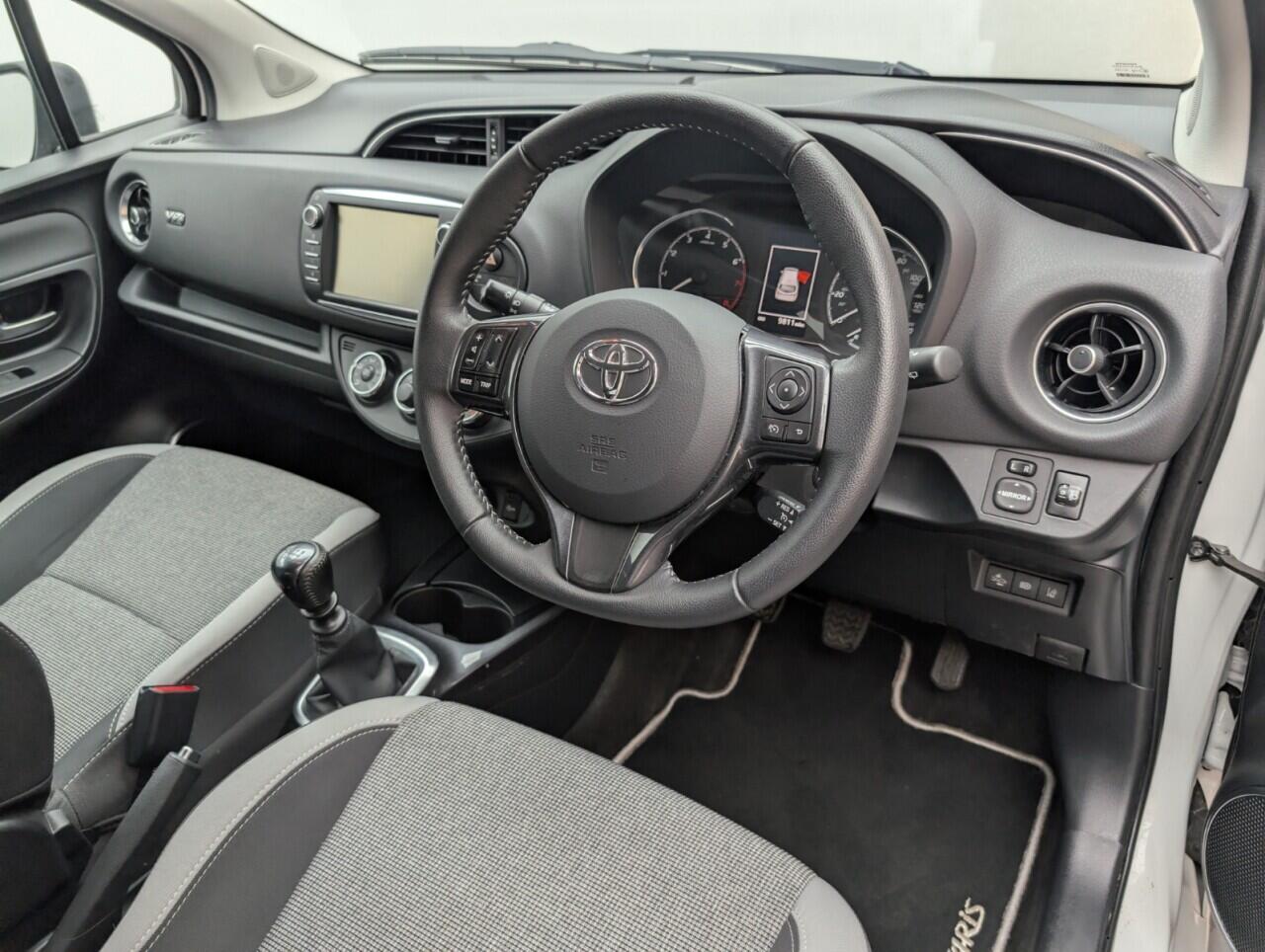 Used Toyota Yaris for sale - 77215327: Photo 11