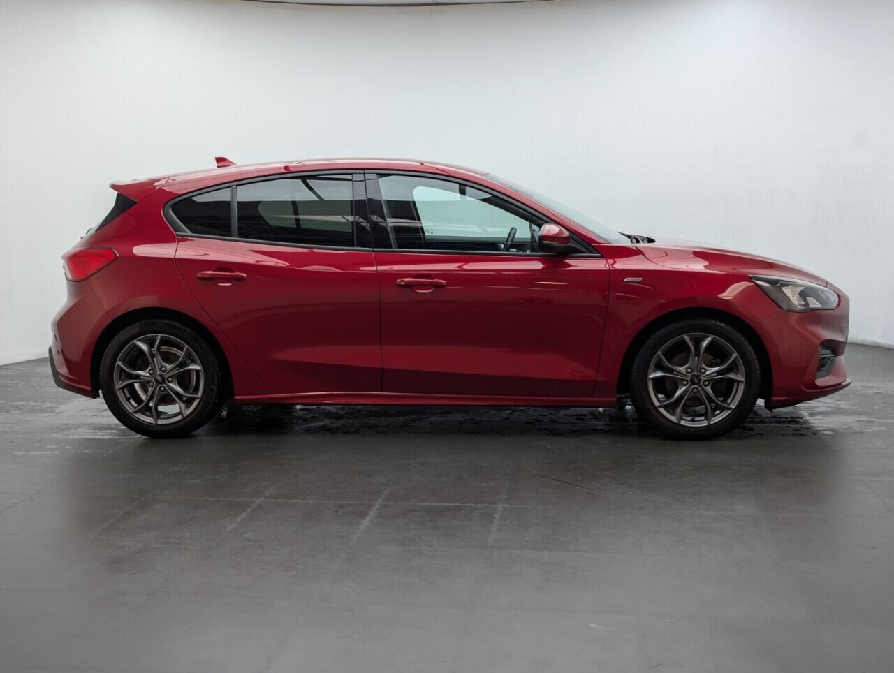 Used Ford Focus 2021 for sale - 77074094: Photo 9