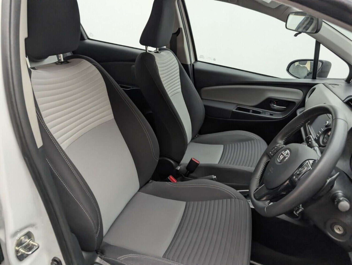 Used Toyota Yaris 2019 for sale - 77713033: Photo 12