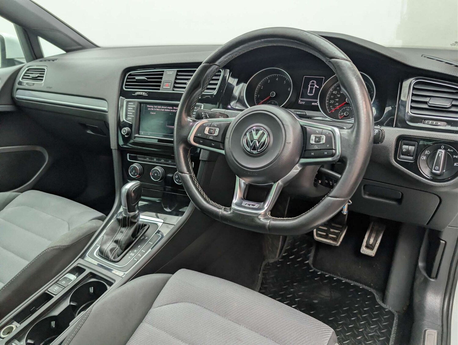 Used Volkswagen Golf 2017 for sale - 77765814: Photo 19