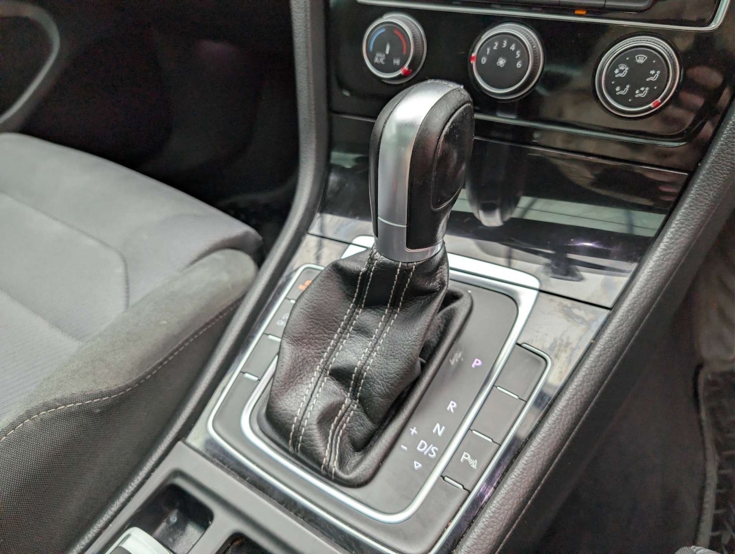 Used Volkswagen Golf 2017 for sale - 77765814: Photo 25