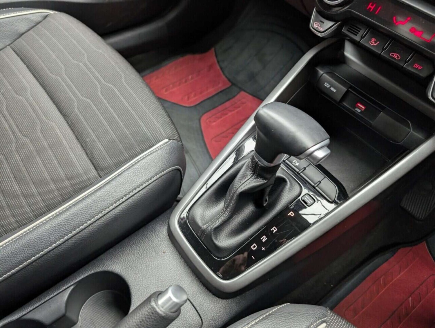 Used Kia Stonic 2021 for sale - 77713932: Photo 17