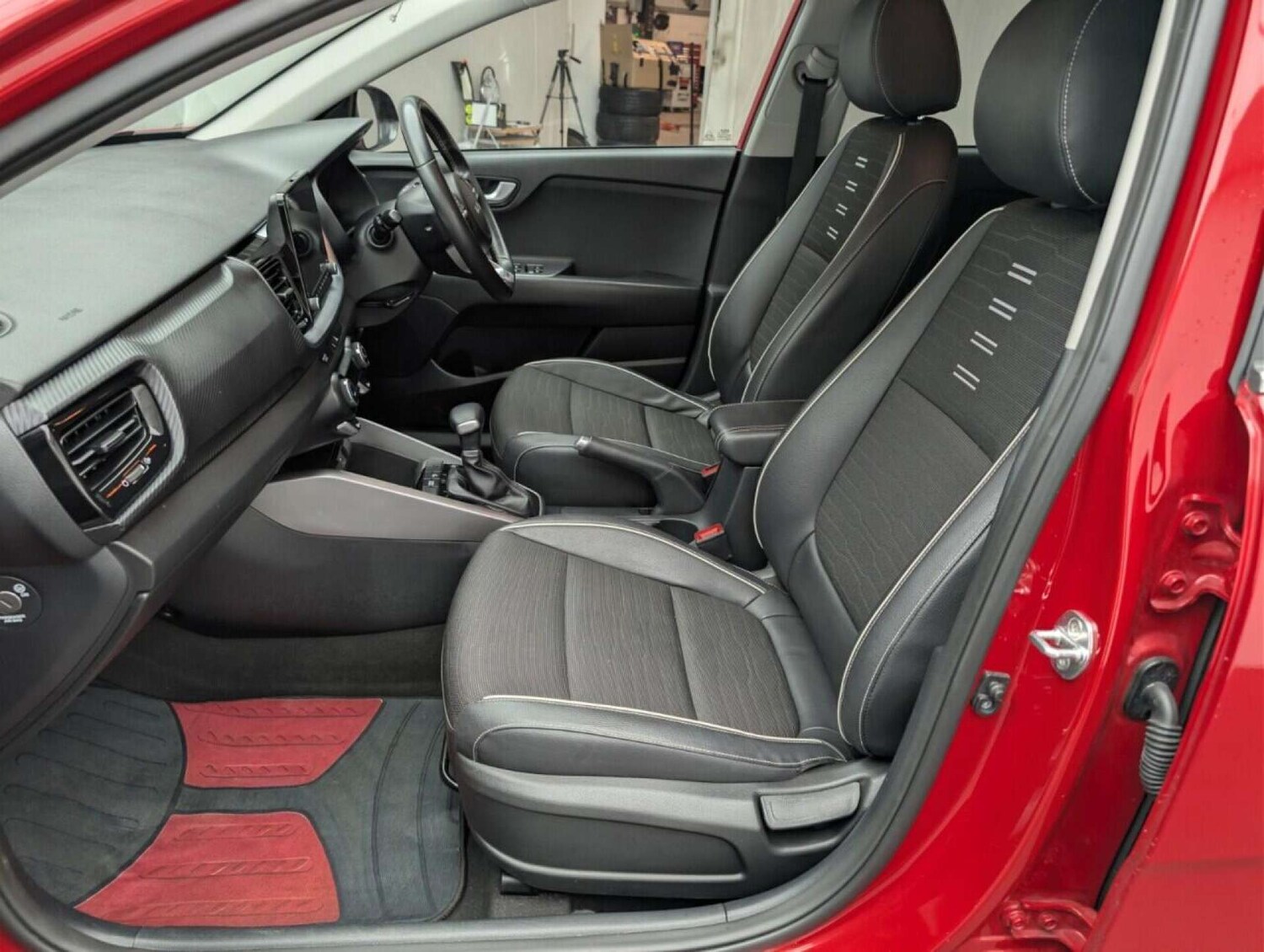 Used Kia Stonic 2021 for sale - 77713932: Photo 29