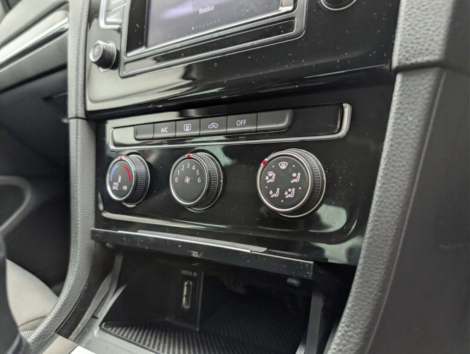 Used Volkswagen Golf 2014 for sale - 77714030: Photo 15