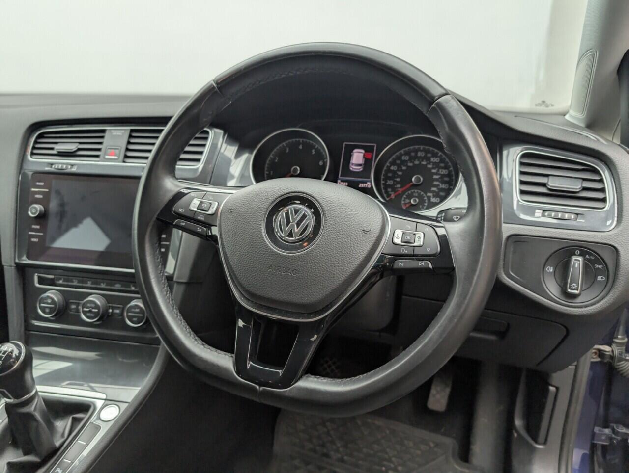 Used Volkswagen Golf 2017 for sale - 76422662: Photo 23