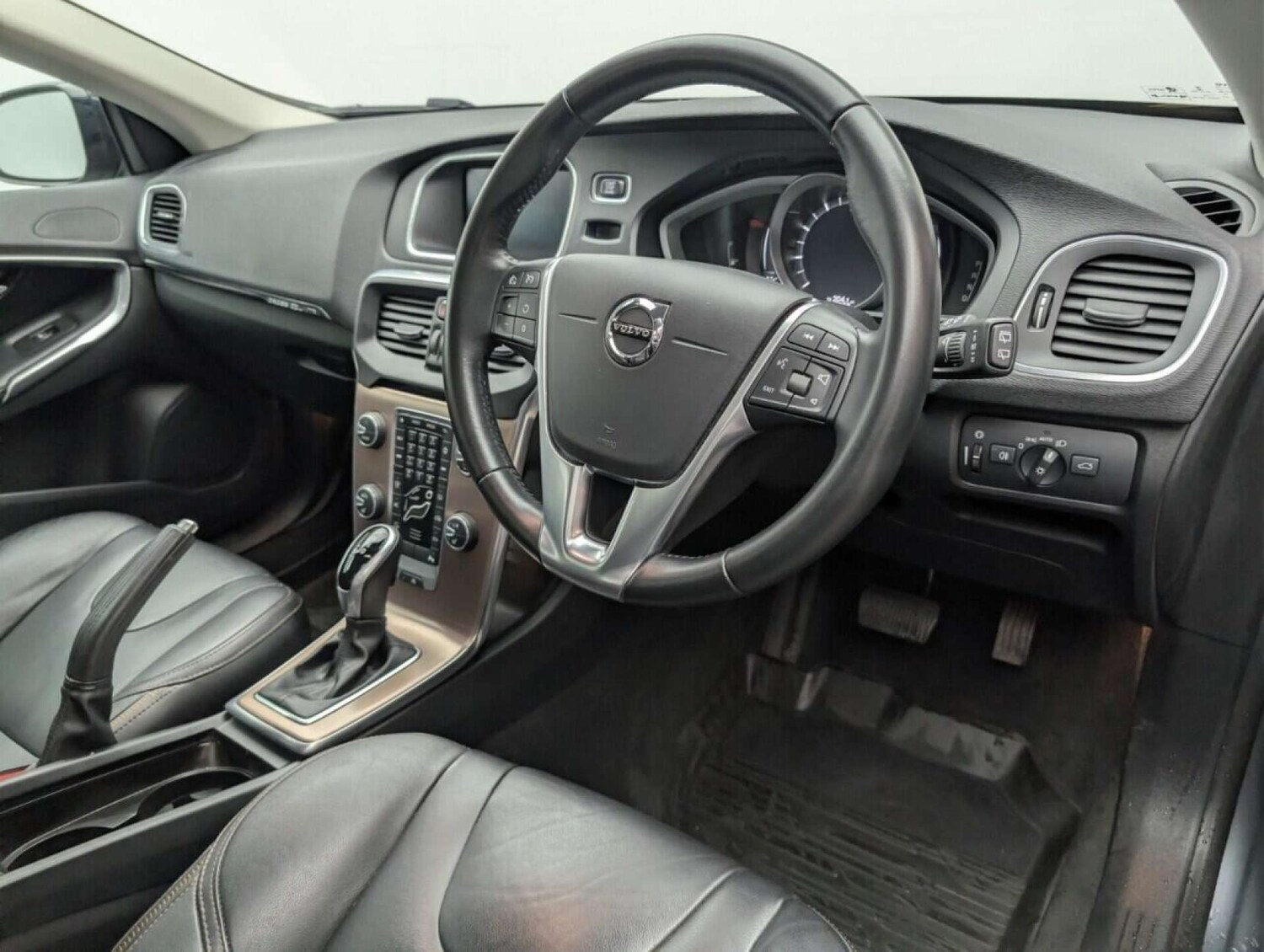 Used Volvo V40 2017 for sale - 77713748: Photo 11