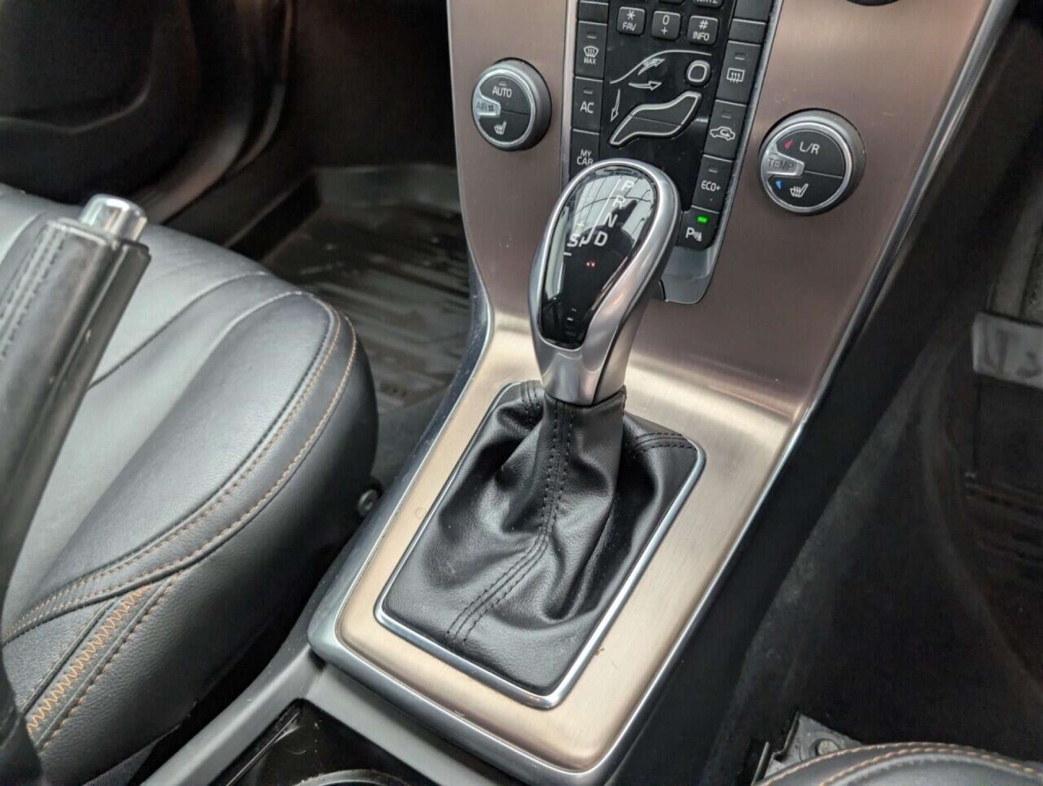 Used Volvo V40 2017 for sale - 77713748: Photo 16