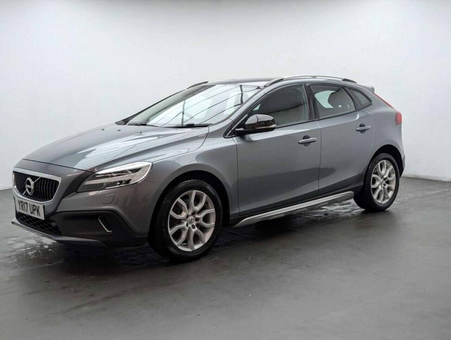 Used Volvo V40 2017 for sale - 77713748: Photo 4