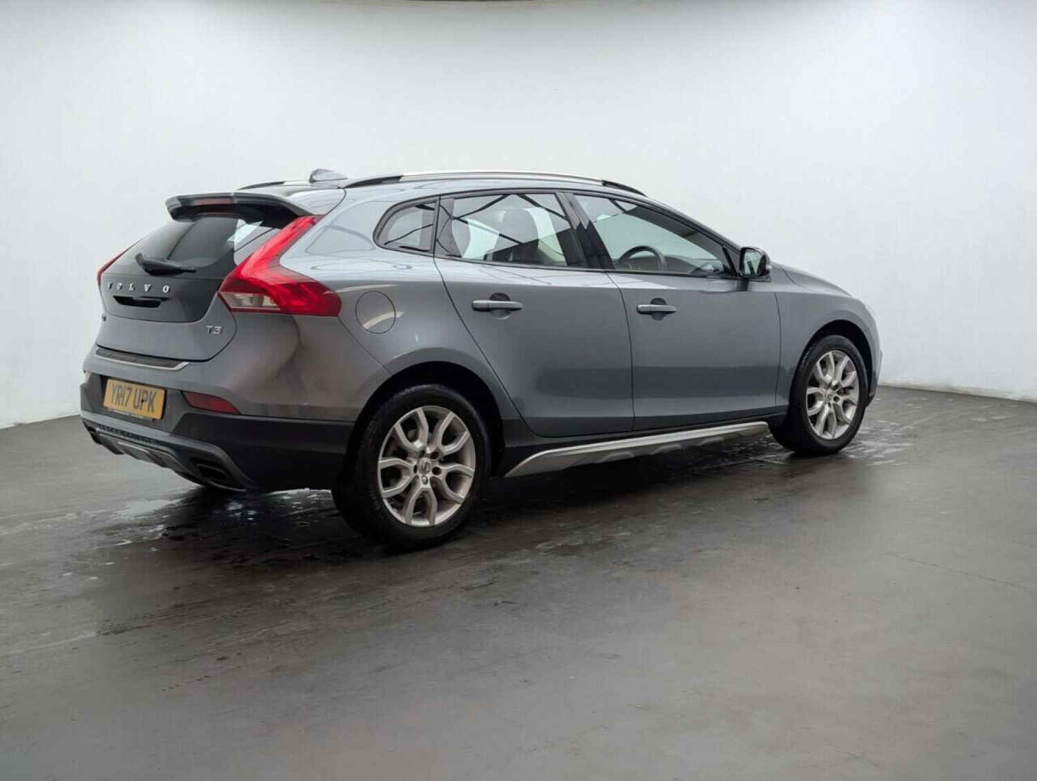 Used Volvo V40 2017 for sale - 77713748: Photo 8